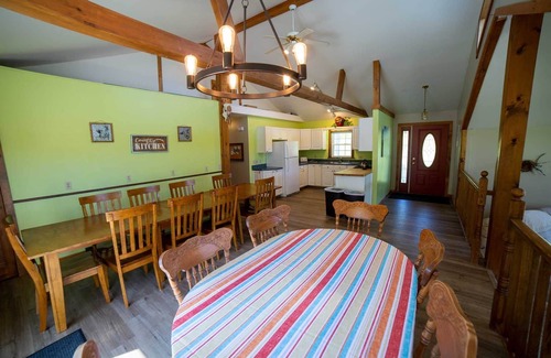 Ellicottville Ski Chalet | Family & Friends Retreat w/HotTub, Amazing Views, 5 big bedrooms & 14 acres