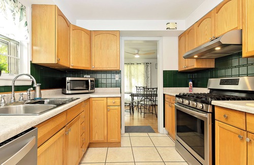 Waukegan House | Family&Friends Relax Here 3BR/2BA Near Naval Base