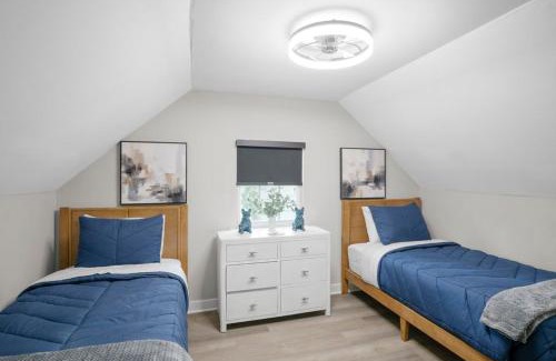 McGuire House | Family Fun! 2 Story Oasis and Pup Retreat Near RVA!