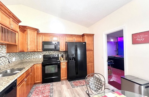 Mill Run House | Family Fun 3bd Home w/Pvt Pool, Games Room!