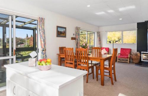 Lake Tarawera House | Family Fun at The Lake - Lake Tarawera Home