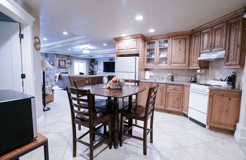 Brigham City Bed & Breakfast | Family FUN at the Homestead with Pool, Ping Pong, Karaoke and more!
