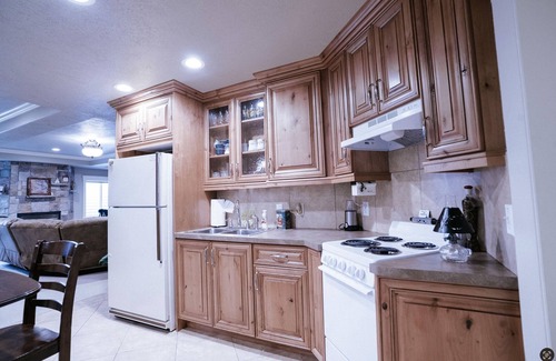 Brigham City Bed & Breakfast | Family FUN at the Homestead with Pool, Ping Pong, Karaoke and more!