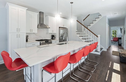 Wall House | Family Fun Beach Vacation: 1.5 blocks to ocean. Bonus Roof Top Patio