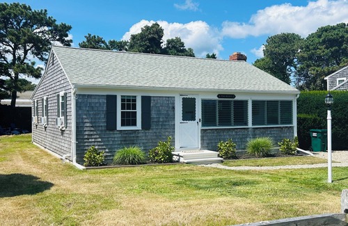 Dennis Port Cottage | Family Fun! Deeded beach access! Relax @Haigis Beach
