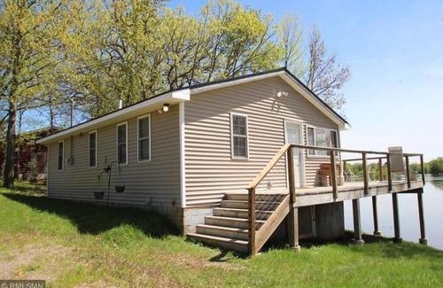 Maple Lake Cabin | Family fun escape, just a short drive away!