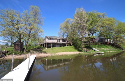 Maple Lake Cabin | Family fun escape, just a short drive away!