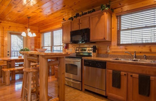Hemlock Hills Cabin | Family Fun Getaway-Hot Tub, Theater + More- 2 mi to Gatlinburg Arts & Crafts!