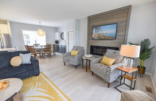 Long Neck House | Family fun home, beach, pools, pet friendly!