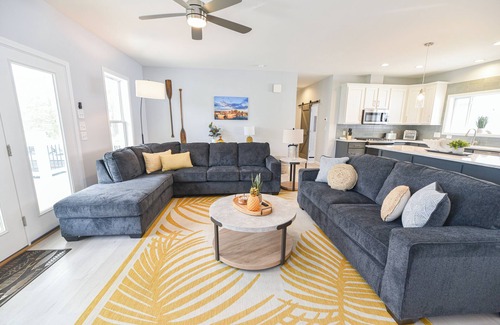 Long Neck House | Family fun home, beach, pools, pet friendly!