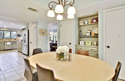 Countryside House | Family Fun House! Close to Zilker, Greenbelt & Barton Creek Mall