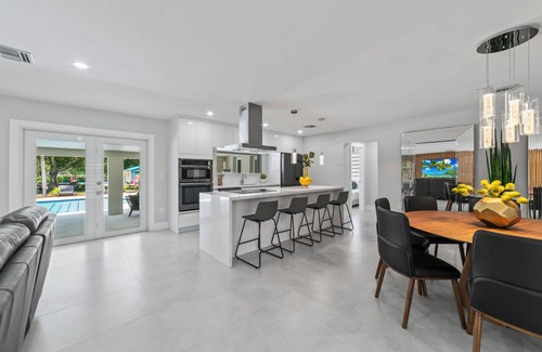 Miami Gardens House | Family Fun House w/Pool, Games, Sports & BBQ