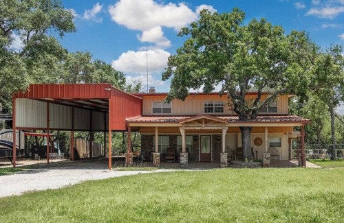 Brownwood House | Family Fun in Lake Life