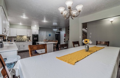 Farmington House | Family Fun, Movie Theater Games Full Kitchen Quiet Cul-de-Sac