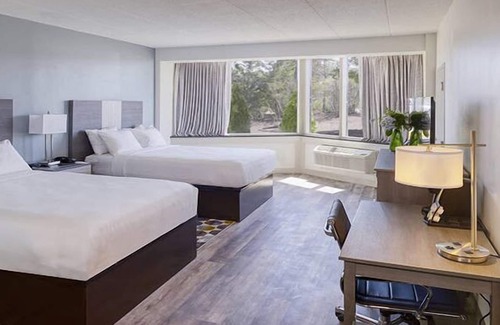 Silver Beach Hotel | Family Fun Near Woods Hole Aquarium! Indoor Pool, FREE Parking!