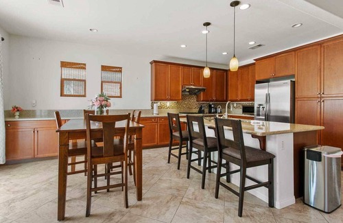 Eastvale House | Family Fun on Leighton