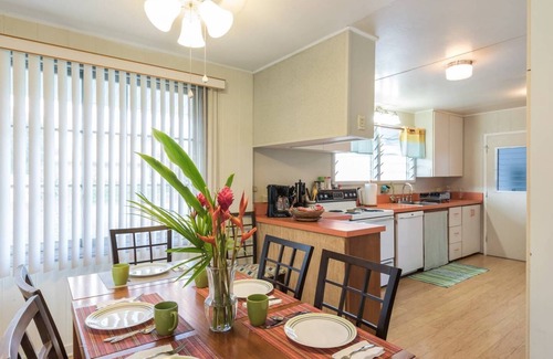 Waimanalo House | Family fun or just relax and say aaah! Max 6, 5 minute walk to Beach !