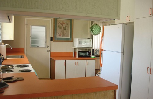 Waimanalo House | Family fun or just relax and say aaah! Max 6, 5 minute walk to Beach !