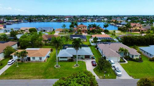 Eight Lakes House | Family Fun-Prime Location Heated Pool Sleeps10 Villa