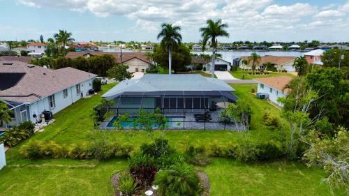 Eight Lakes House | Family Fun-Prime Location Heated Pool Sleeps10 Villa