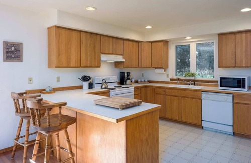 Doe Bay House | Family Fun, Private, Close to Trails, Lakes, Beaches, Resorts