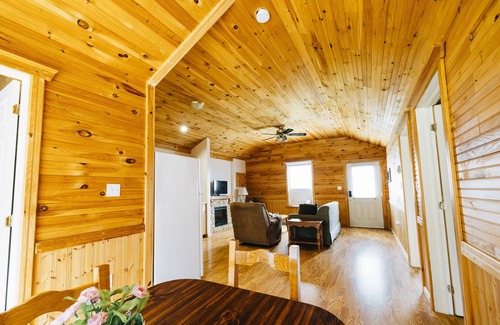 Summerside House | Family Fun Retreat: Modern 2BR Cottage near Cavendish Beach, Shops & Attractions