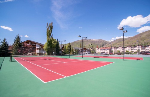 Midway Villa | Family Fun Vacation~Heated In/Out Pool, Spa Villa 2043-Q