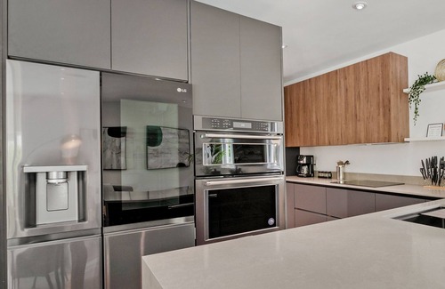 Country Walk House | Family Fun Villa Pool, Games & Outdoor Kitchen