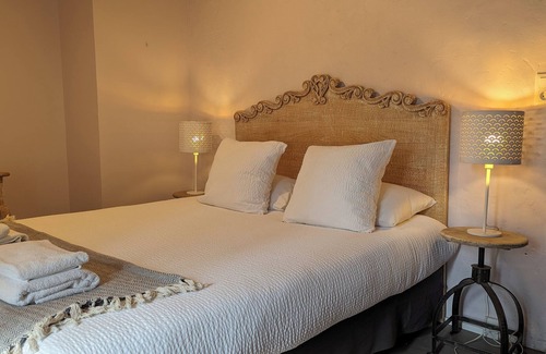 Soyaux House | Family gîte, private terrace, BBQ, sleeps 4