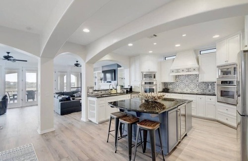 Briarcliff House | Family Game room Hot Tub Dock fish/swim LakeTravis