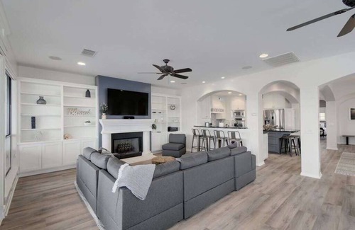 Briarcliff House | Family Game room Hot Tub Dock fish/swim LakeTravis