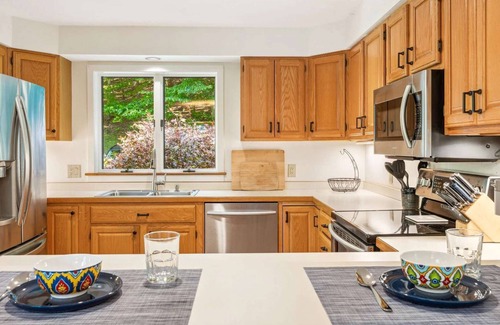 Quechee House | Family & Game Rooms, Large Deck - Highland Ridge