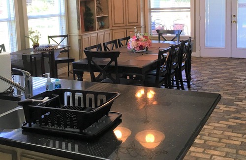Wellborn House | Family Gathering/Game Day/Wedding Venue in College Station with pool in country