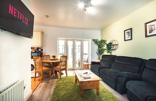 Southampton House | Family Gathering Bungalow