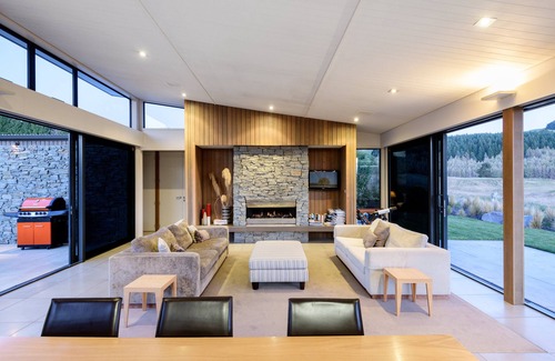 Kinloch House | Family gatherings are made for a place like this. Architecturally superb home !