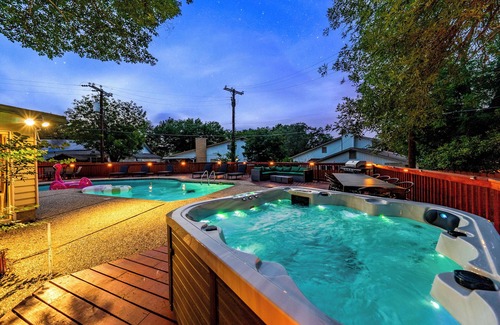 Arboretum House | Family Gem - Heated Pool, Hot tub, GameRooms, Playground, Firepit, Chess, EV…