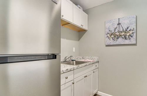 Bearss Plaza House | Family Getaway 11 Mi to Dtwn Tampa: Pets Welcome!