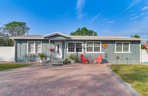 Bearss Plaza House | Family Getaway 11 Mi to Dtwn Tampa Pets Welcome!