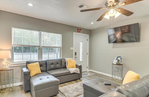 Bearss Plaza House | Family Getaway 11 Mi to Dtwn Tampa Pets Welcome!