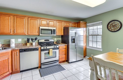 Monroeville House | Family Getaway 16 Mi to Pittsburgh!