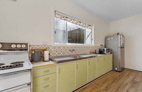 North Beach House | Family getaway - 200 metres to North Beach!