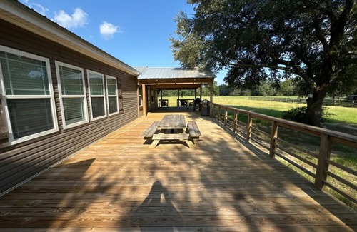 Bush House | Family Getaway 45 Acres