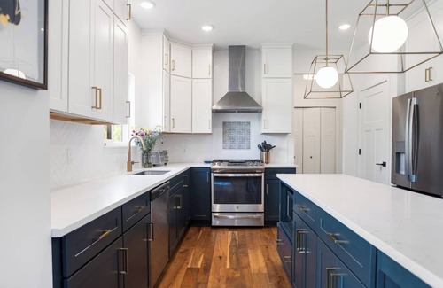 Holland House | Family Getaway: 5 Mins to Lake Michigan | Big Backyard