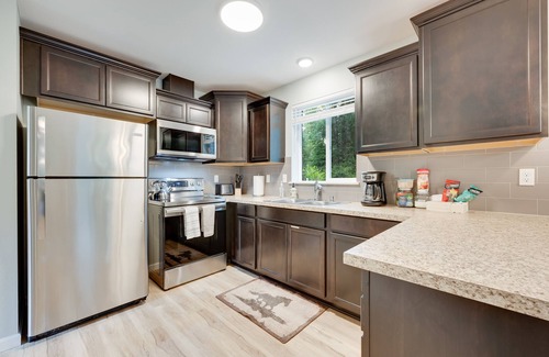 Ashford Cabin | Family Getaway Ashford/Mt Rainier Nisqually Gate-Dan's Place