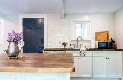 Portsmouth House | Family Getaway Bridal gathering Retreat 13