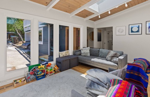 Almonte House | Family Getaway! Charming & Bright Mill Valley Home