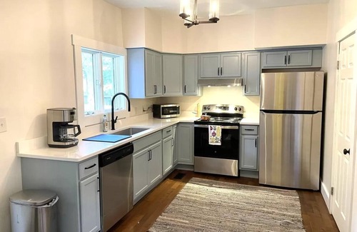 Rutland House | Family Getaway Cozy 4BDR Home