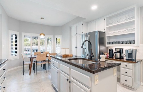 Felicita House | Family Getaway: Game Room/MiniGolf/Pool/HotTub!