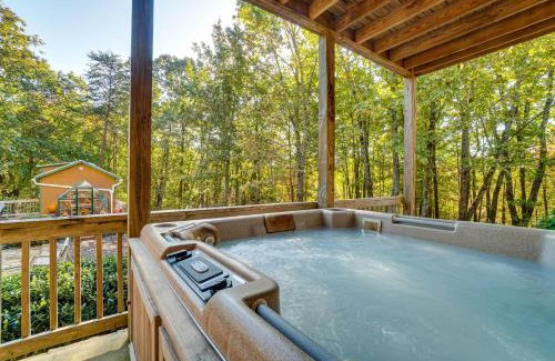 Cleveland House | Family Getaway Georgia Cabin with Outdoor Hot Tub