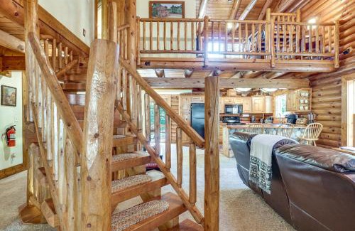 Cleveland House | Family Getaway Georgia Cabin with Outdoor Hot Tub